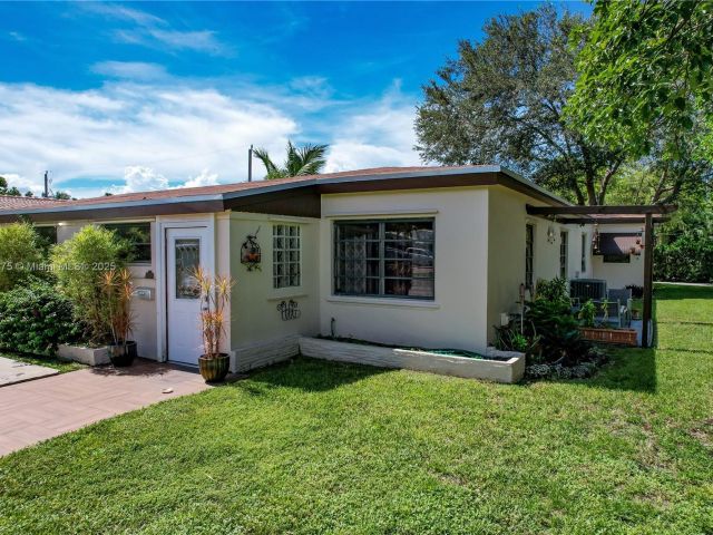 Продажа дома по адресу 1395 NE 178th St - фото 6223905