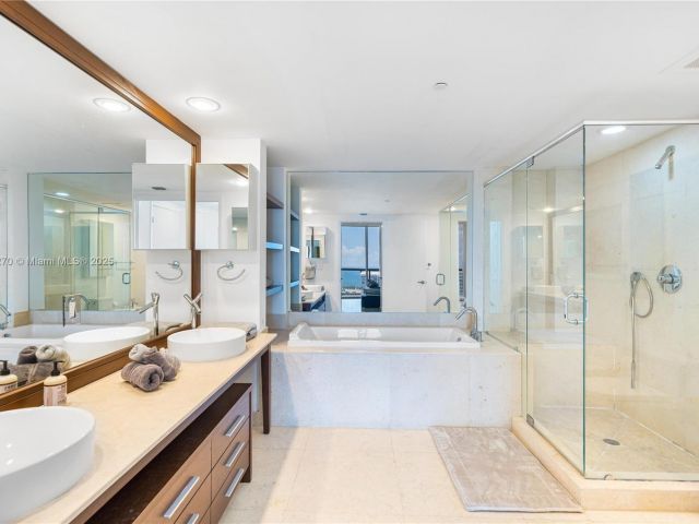 Продажа квартиры #5705 - фото 6205149