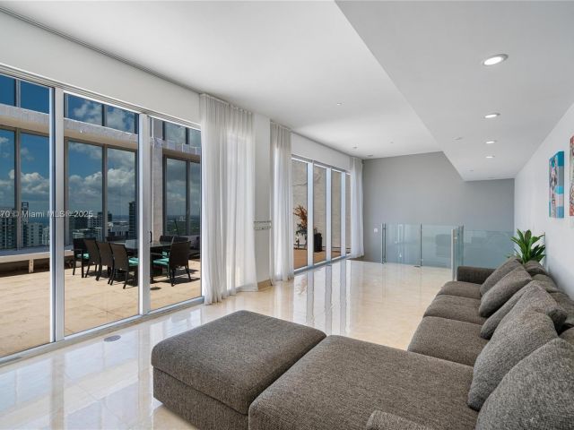 Продажа квартиры #5705 - фото 6205164