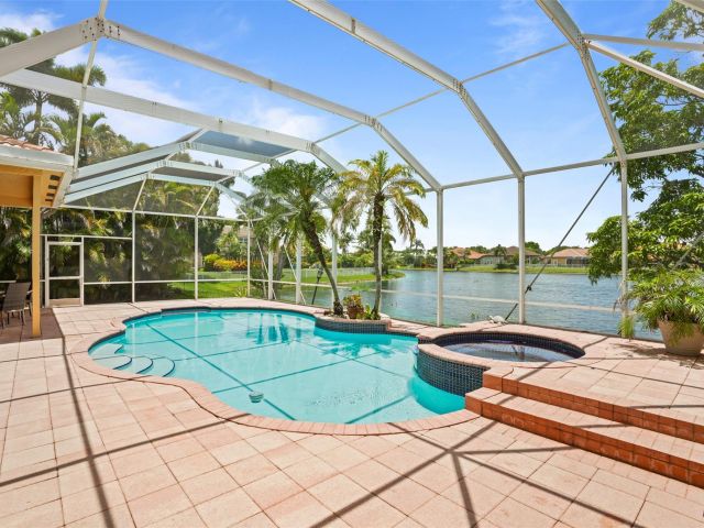 Продажа дома по адресу 16332 N Segovia Cir - фото 6176486