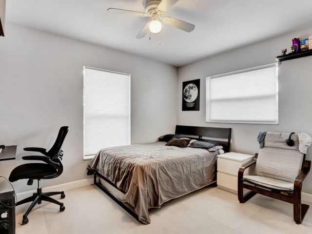 Продажа дома по адресу 9709 SW 1st Place - фото 6902514