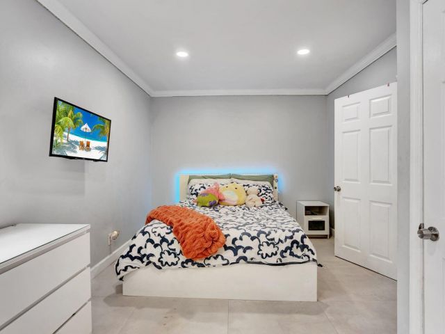 Продажа дома по адресу 9709 SW 1st Place - фото 6902515