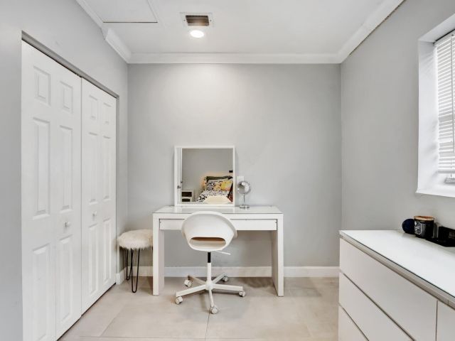 Продажа дома по адресу 9709 SW 1st Place - фото 6902516