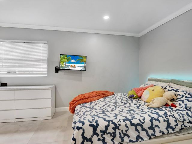 Продажа дома по адресу 9709 SW 1st Place - фото 6902517