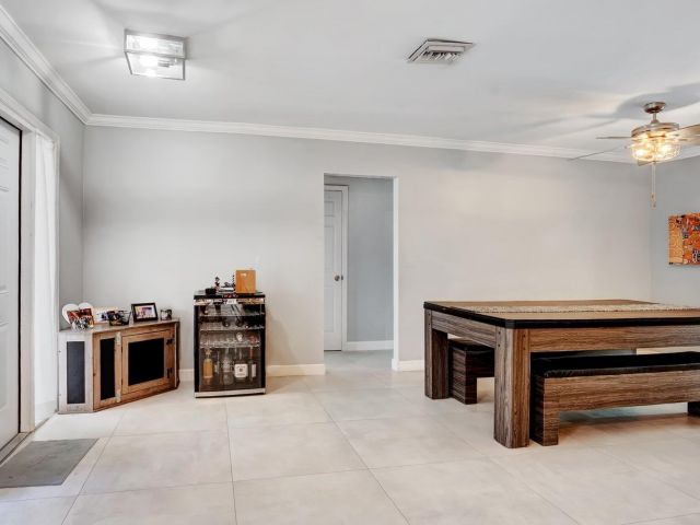 Продажа дома по адресу 9709 SW 1st Place - фото 6902523