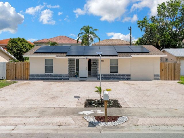 Продажа дома по адресу 9709 SW 1st Place - фото 6902527