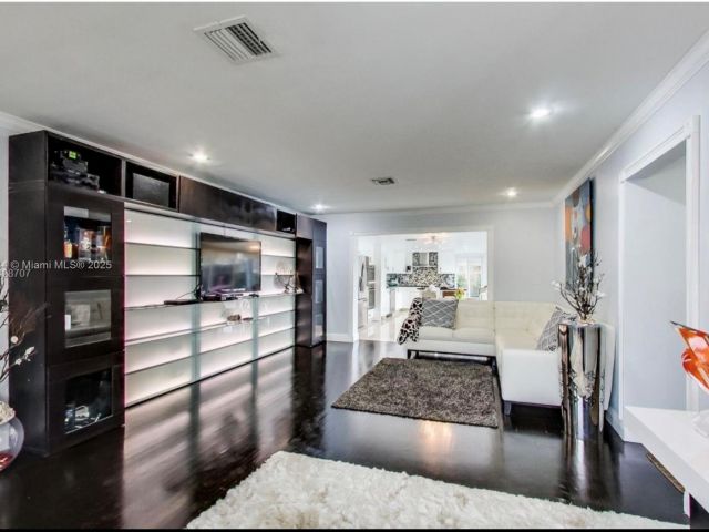 Продажа дома по адресу  - фото 6195860