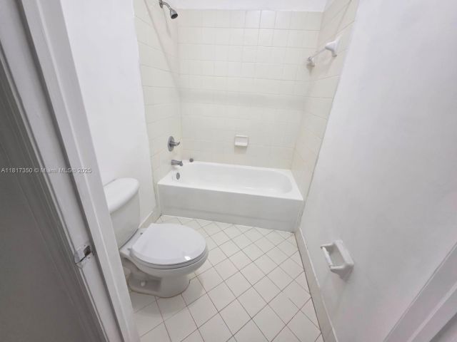 Дом в аренду по адресу 3251 NE 11th Dr 3251 - фото 6198926