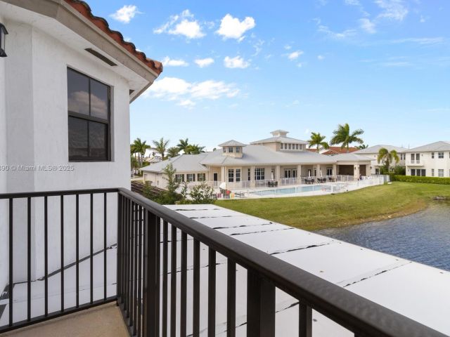 Дом в аренду по адресу 10545 NW 69th Ter 10545 - фото 6178378