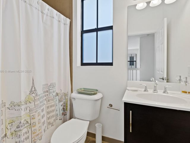 Дом в аренду по адресу 10545 NW 69th Ter 10545 - фото 6178379