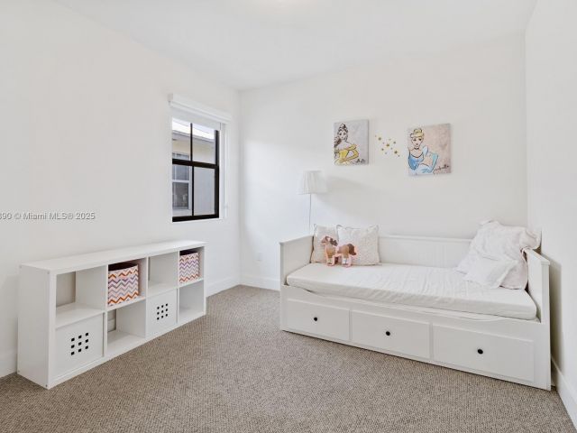 Дом в аренду по адресу 10545 NW 69th Ter 10545 - фото 6178380