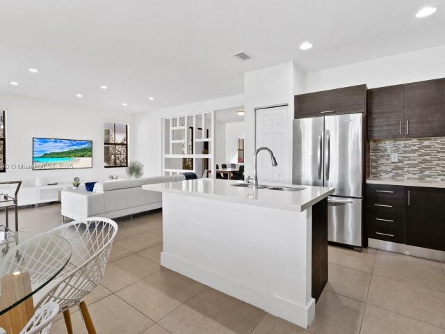 Дом в аренду по адресу 10545 NW 69th Ter 10545 - фото 6178386