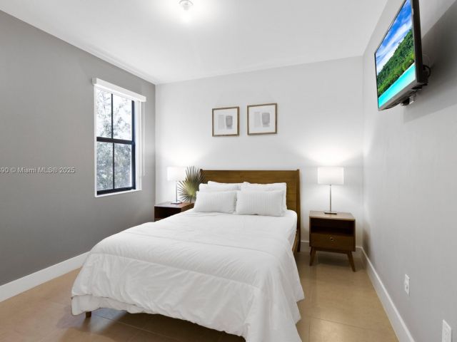 Дом в аренду по адресу 10545 NW 69th Ter 10545 - фото 6178390