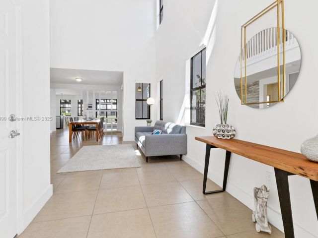 Дом в аренду по адресу 10545 NW 69th Ter 10545 - фото 6178392