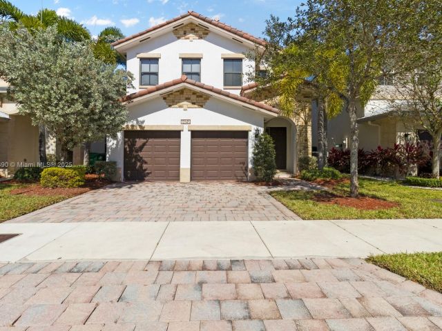 Дом в аренду по адресу 10545 NW 69th Ter 10545 - фото 6178394