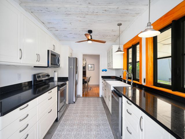 Продажа дома по адресу 801 Hibiscus Street - фото 6218046