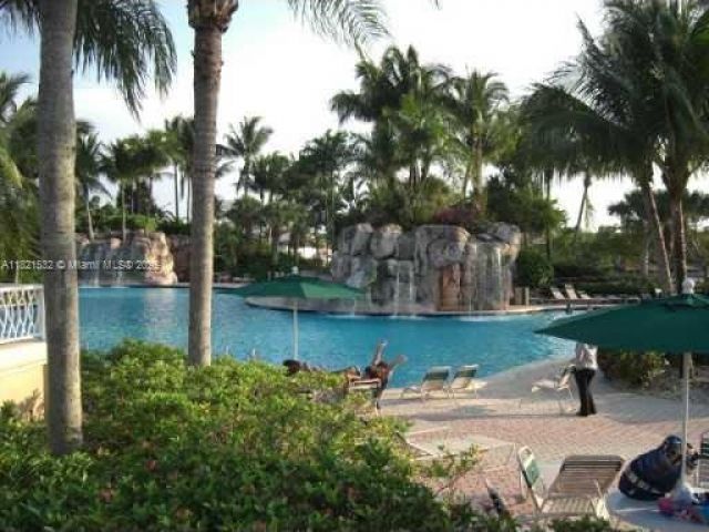 Дом в аренду по адресу 10932 NW 69 ST - фото 6179084