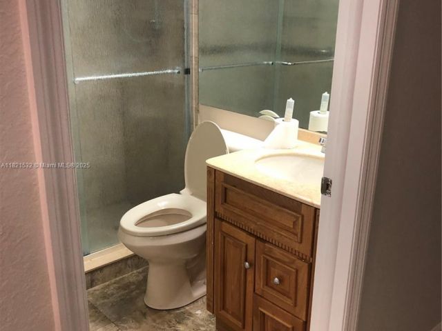 Дом в аренду по адресу 10932 NW 69 ST - фото 6179090