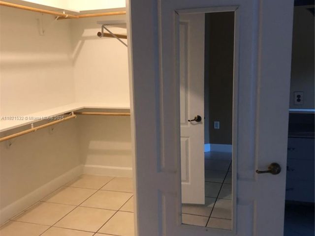 Дом в аренду по адресу 10932 NW 69 ST - фото 6179093