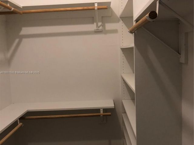 Дом в аренду по адресу 10932 NW 69 ST - фото 6179094