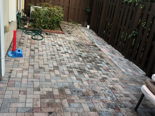 Дом в аренду по адресу 10932 NW 69 ST - фото 6179099