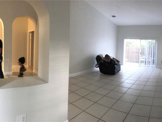 Дом в аренду по адресу 10932 NW 69 ST - фото 6179102