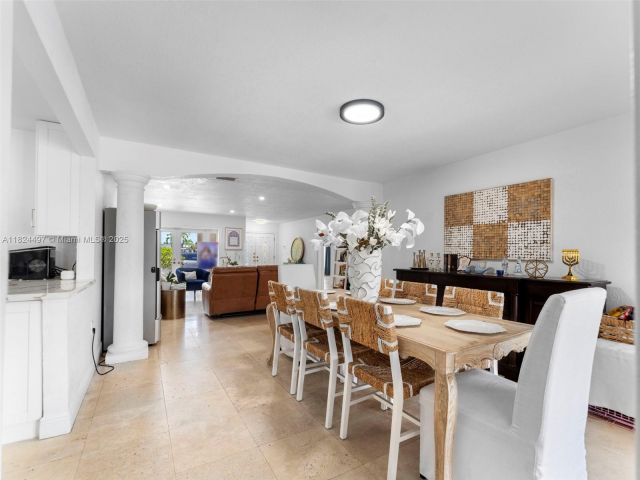 Продажа дома по адресу 1851 SW 126th Ct - фото 6179392