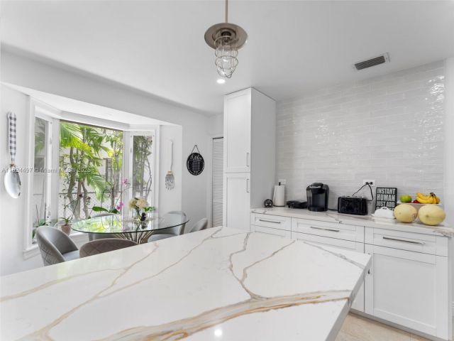 Продажа дома по адресу 1851 SW 126th Ct - фото 6179394