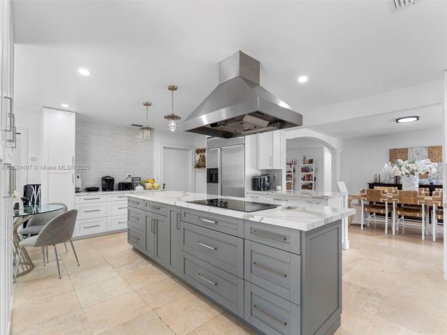 Продажа дома по адресу 1851 SW 126th Ct - фото 6179399