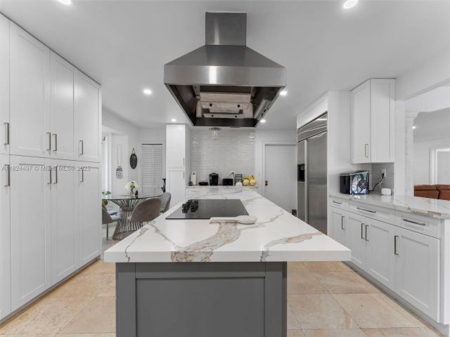 Продажа дома по адресу 1851 SW 126th Ct - фото 6179400