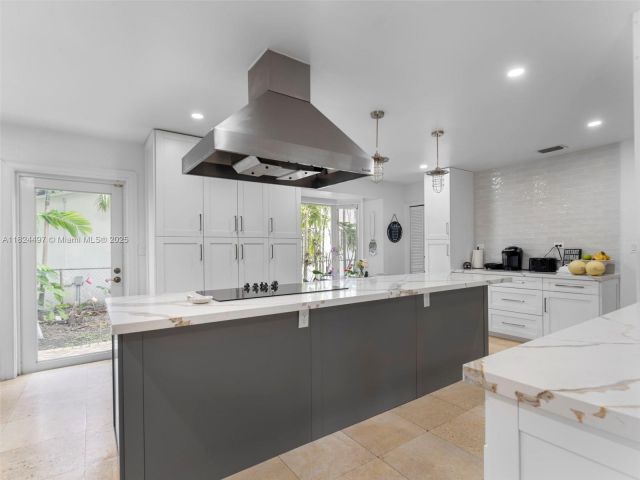 Продажа дома по адресу 1851 SW 126th Ct - фото 6179401