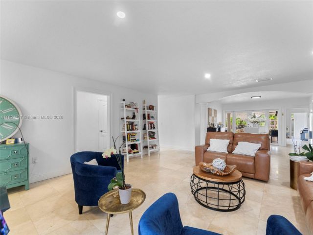 Продажа дома по адресу 1851 SW 126th Ct - фото 6179404