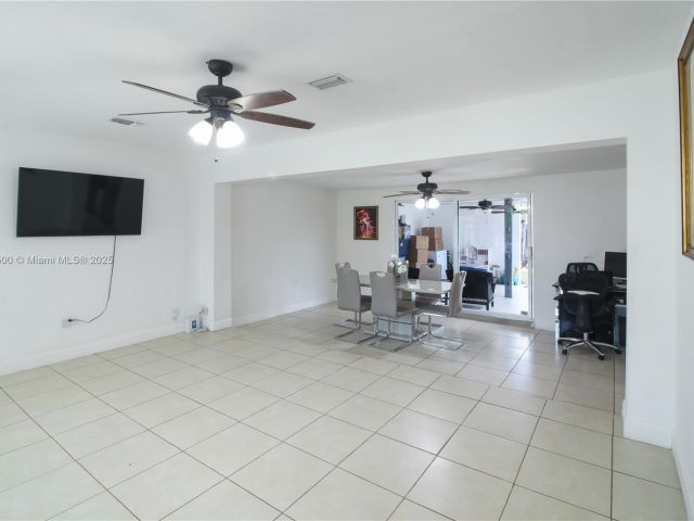 Продажа дома по адресу 6459 Evans St - фото 6182743