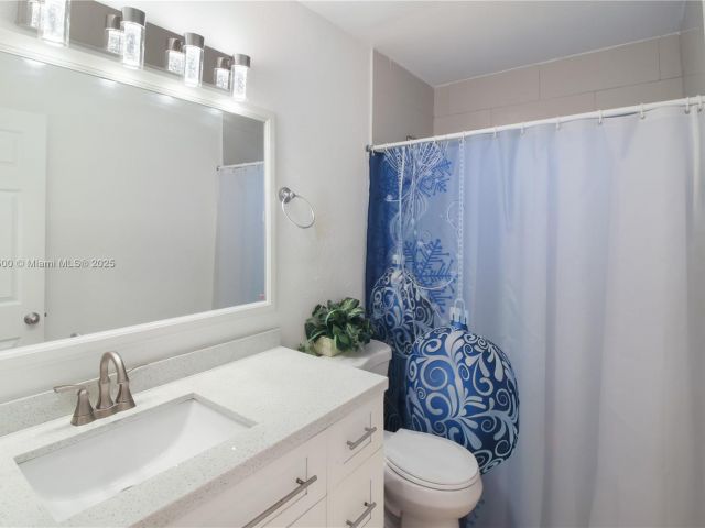 Продажа дома по адресу 6459 Evans St - фото 6182747