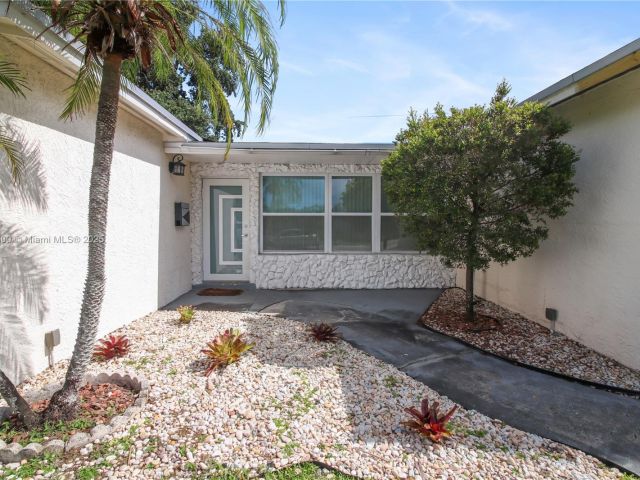 Продажа дома по адресу 6459 Evans St - фото 6182756