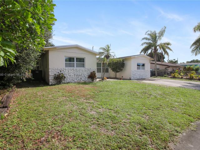 Продажа дома по адресу 6459 Evans St - фото 6182757