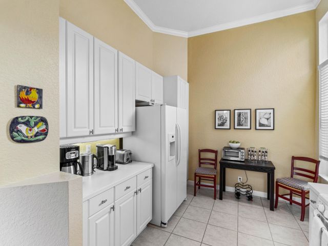 Дом в аренду по адресу 4252 NW 66th Lane - фото 6651269