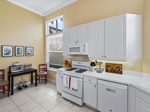 Дом в аренду по адресу 4252 NW 66th Lane - фото 6651270