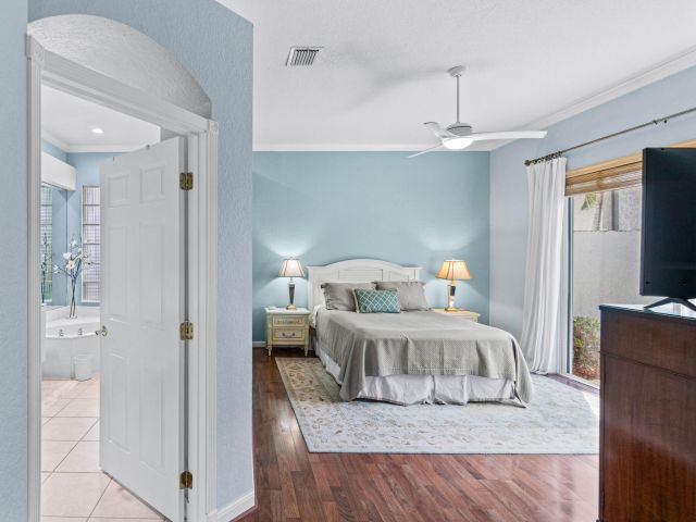 Дом в аренду по адресу 4252 NW 66th Lane - фото 6651271