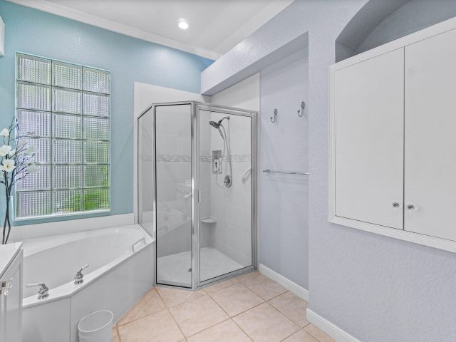 Дом в аренду по адресу 4252 NW 66th Lane - фото 6651273