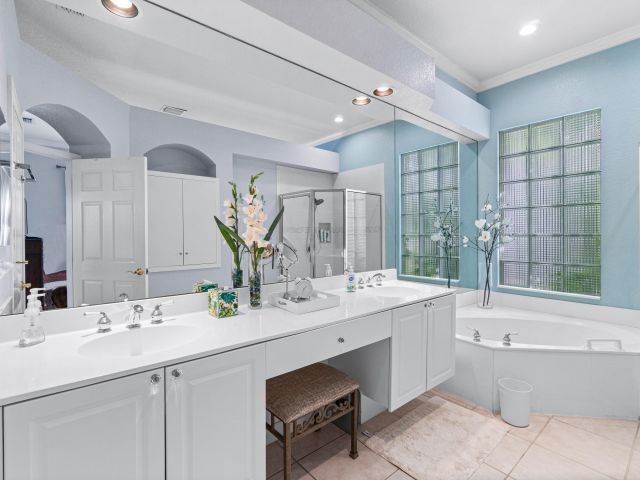 Дом в аренду по адресу 4252 NW 66th Lane - фото 6651274