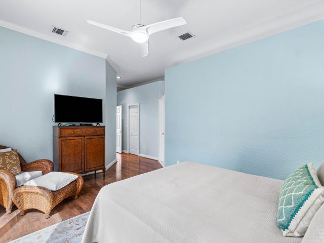 Дом в аренду по адресу 4252 NW 66th Lane - фото 6651275