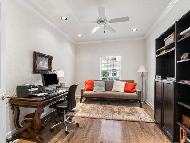 Дом в аренду по адресу 4252 NW 66th Lane - фото 6651279