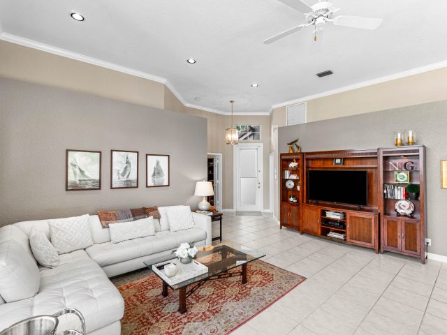 Дом в аренду по адресу 4252 NW 66th Lane - фото 6651280