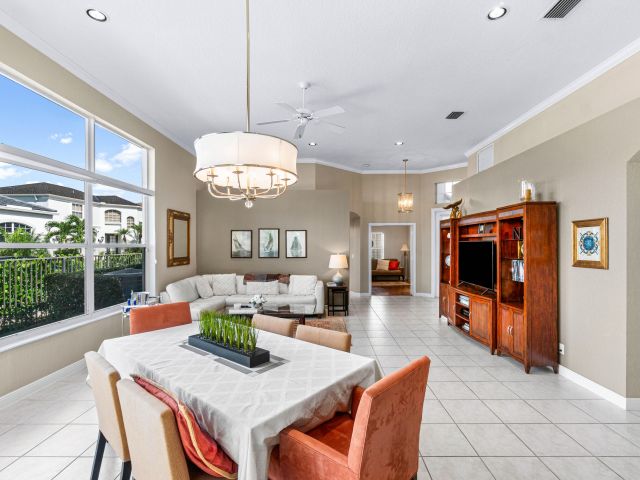 Дом в аренду по адресу 4252 NW 66th Lane - фото 6651281