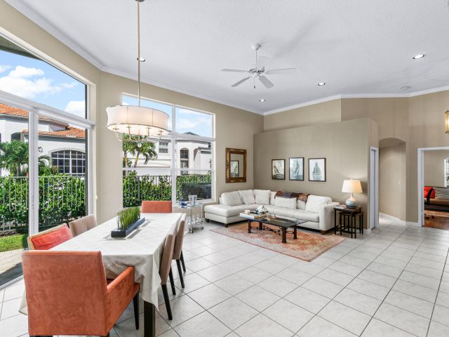 Дом в аренду по адресу 4252 NW 66th Lane - фото 6651282