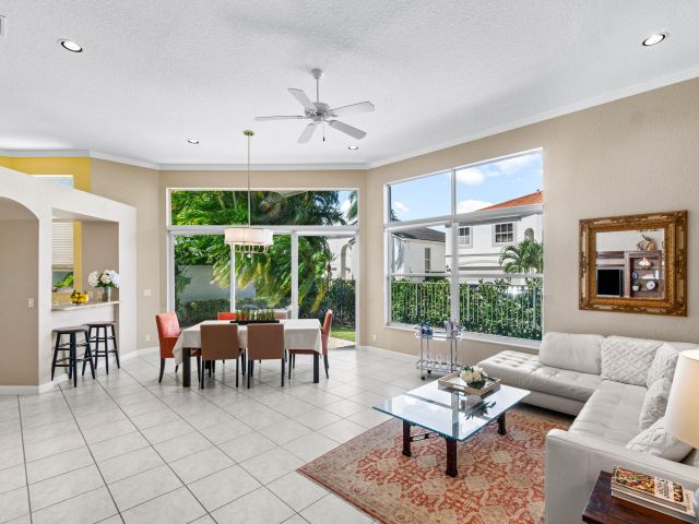 Дом в аренду по адресу 4252 NW 66th Lane - фото 6651284