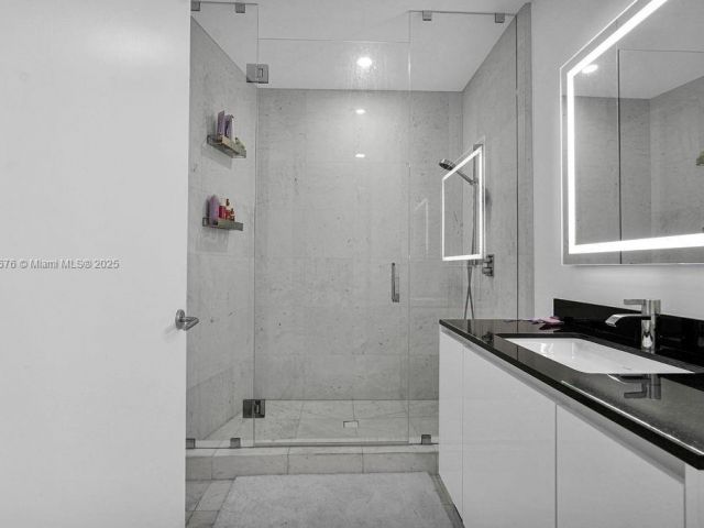 Продажа квартиры #2605 - фото 6180882