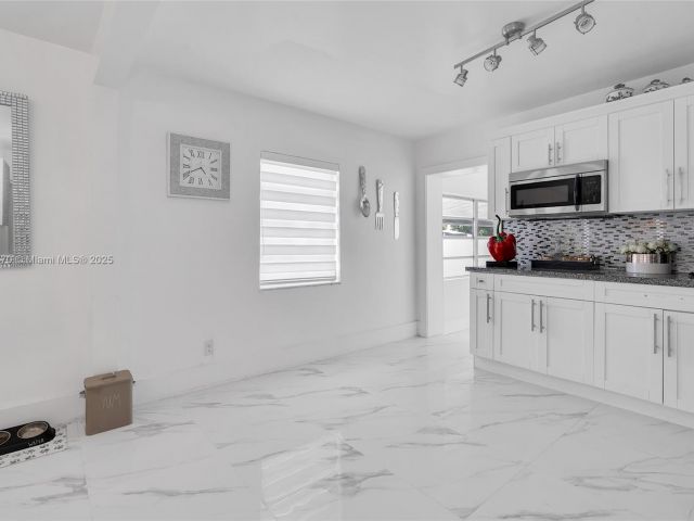 Продажа дома по адресу 31 SW 58th Ct - фото 6186593