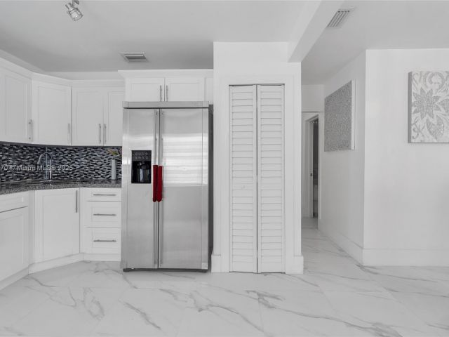 Продажа дома по адресу 31 SW 58th Ct - фото 6186594